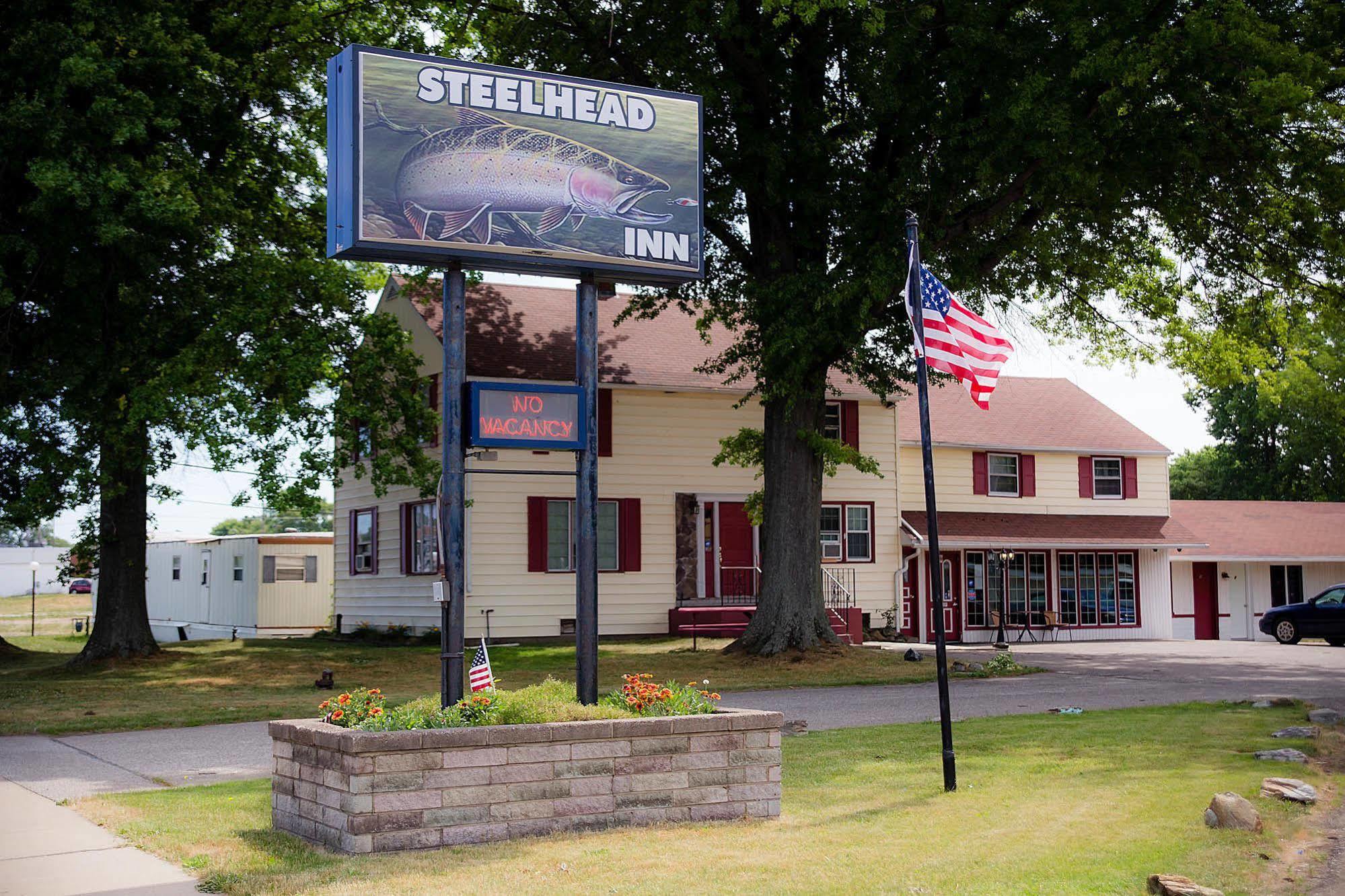 Steelhead Inn Erie Exterior photo